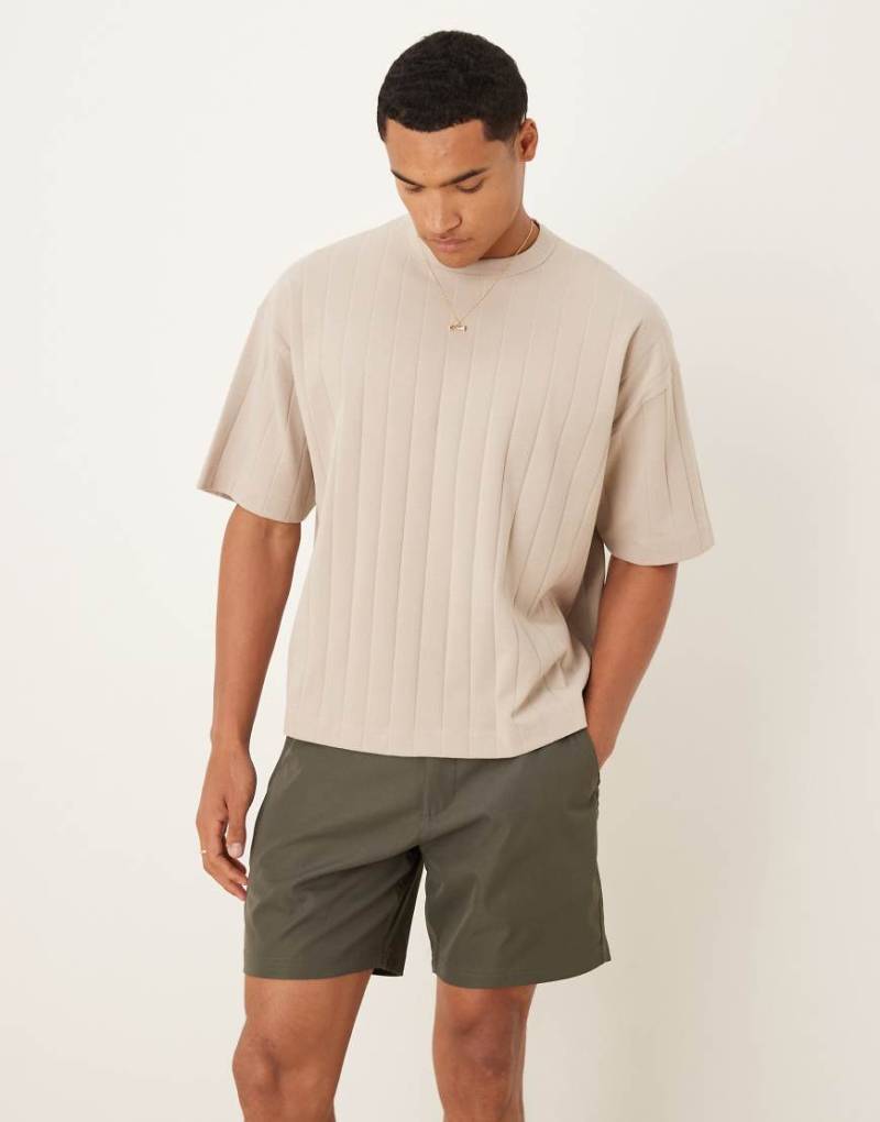 Abercrombie & Fitch - Schmal geschnittene Shorts in Khaki mit 7 Zoll Schrittlänge-Rot von Abercrombie & Fitch