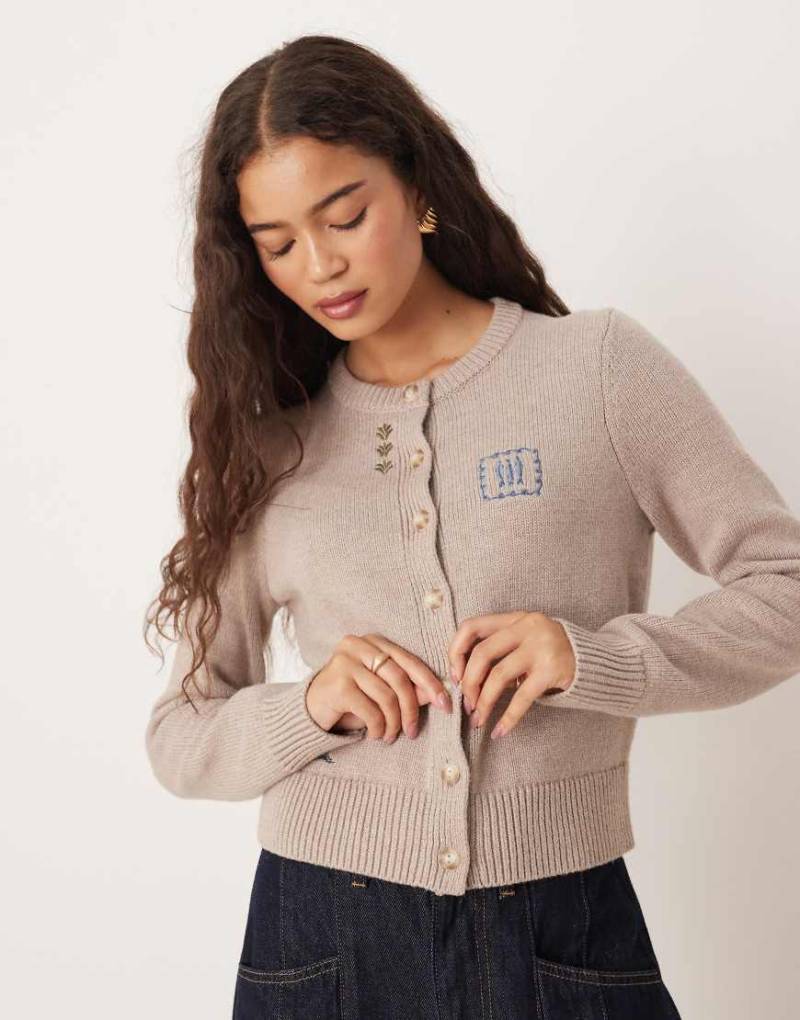 Abercrombie & Fitch - Strickjacke in Creme mit kleinem Motiv-Neutral von Abercrombie & Fitch