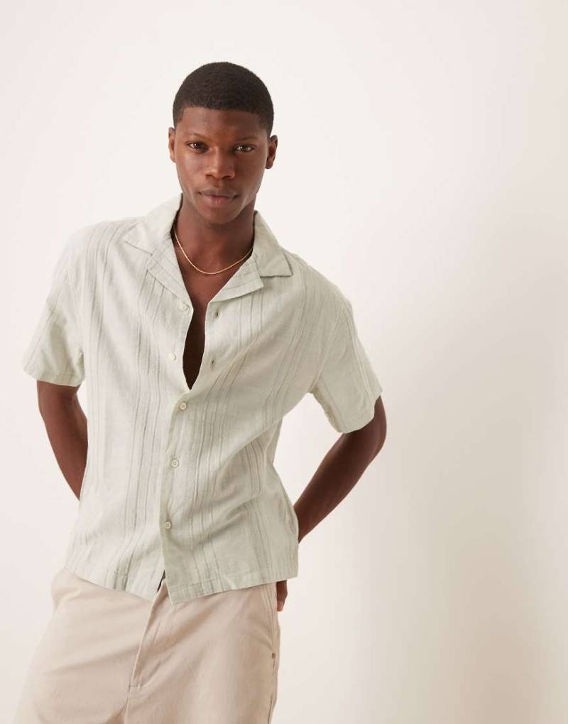 Abercrombie & Fitch - Strukturiertes, kurzärmliges Hemd aus Leinen in Grün mit Kragen von Abercrombie & Fitch