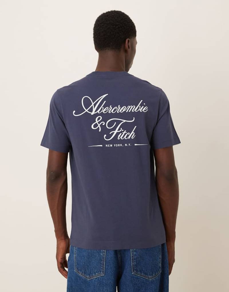 Abercrombie & Fitch - T-Shirt in Marineblau mit Logo-Schriftzug auf dem Rücken von Abercrombie & Fitch