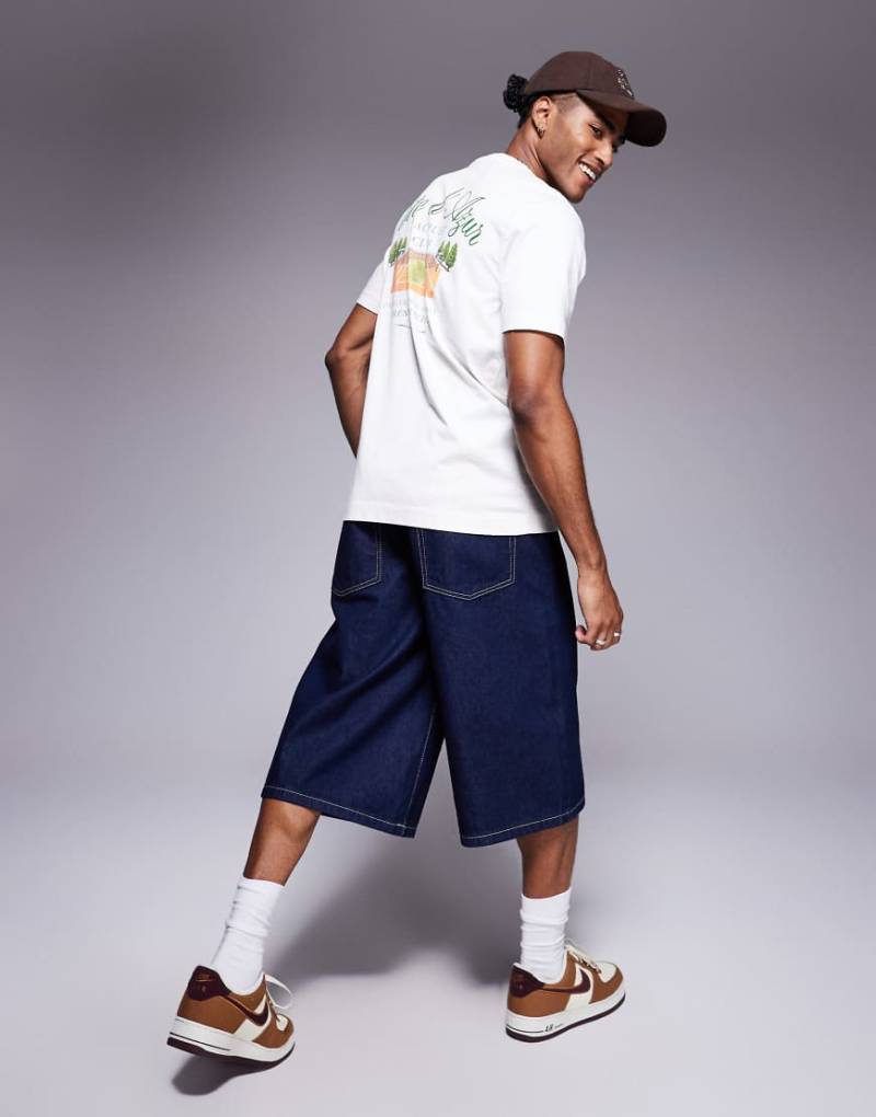 Abercrombie & Fitch - T-Shirt in Weiß mit Tennisprint am Rücken von Abercrombie & Fitch