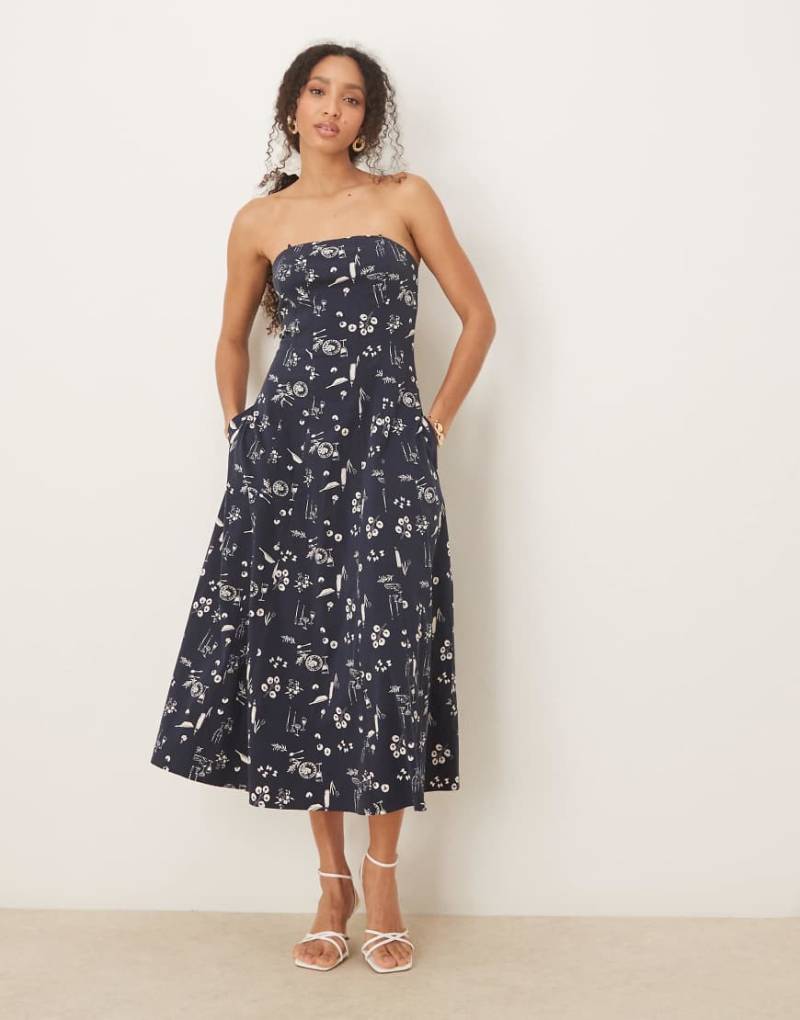 Abercrombie & Fitch - Trägerloses, ausgestelltes Midikleid in Blau mit Blumenmuster-Rot von Abercrombie & Fitch