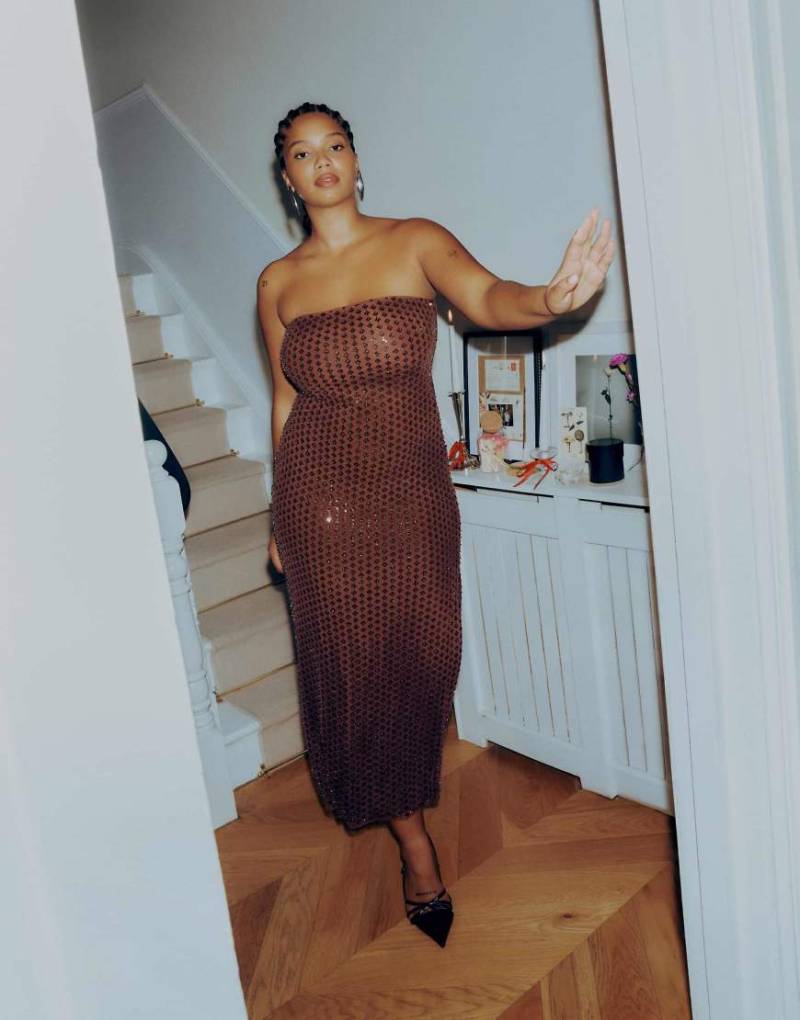 Abercrombie & Fitch - Trägerloses Maxikleid in Braun mit Perlen- und Paillettenbesatz-Brown von Abercrombie & Fitch