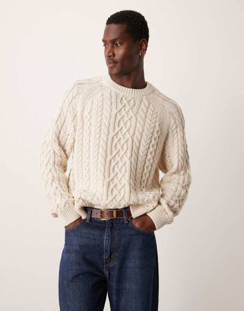 Abercrombie & Fitch - Warmer Oversize-Strickpullover in Creme mit Zopf- und Patentmuster-Weiß von Abercrombie & Fitch