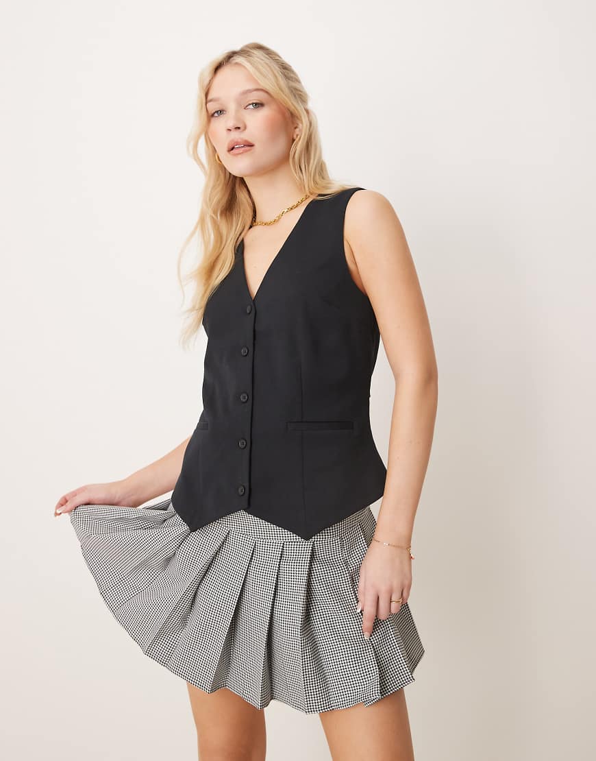 Abercrombie & Fitch - Weste in Schwarz mit tiefem Ausschnitt von Abercrombie & Fitch