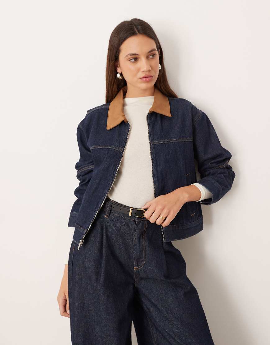 Abercrombie & Fitch - Worker-Jeansjacke in indigoblauer Waschung mit kontrastierendem Kragen Abercrombie & Fitch - Worker-Jeansjacke in indigoblauer Waschung mit kontrastierendem Kragen von Abercrombie & Fitch