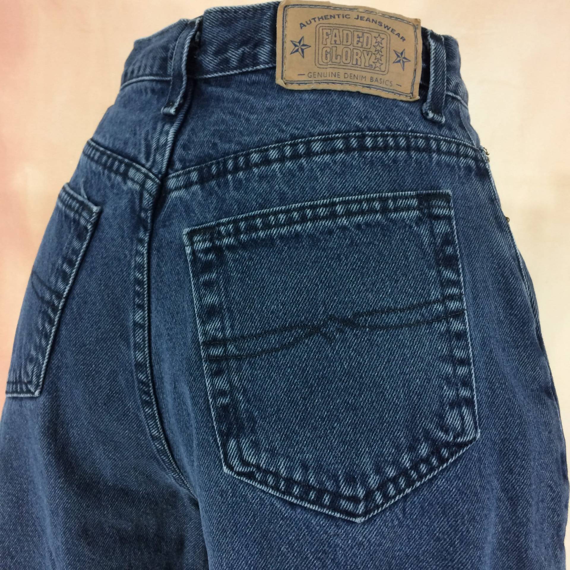 Größe 26 Vintage Verblasste Glory Damen Jeans Hohe Taille Tiny Kleine 26x31 Relaxed Fit Tapered Leg 90Er Jahre Mom Made in Usa Größe 26 Vintage Verblasste Glory Damen Jeans Hohe Taille Tiny Kleine 26x31 Relaxed Fit Tapered Leg 90Er Jahre Mom Made in Usa von AberyApparelClothing