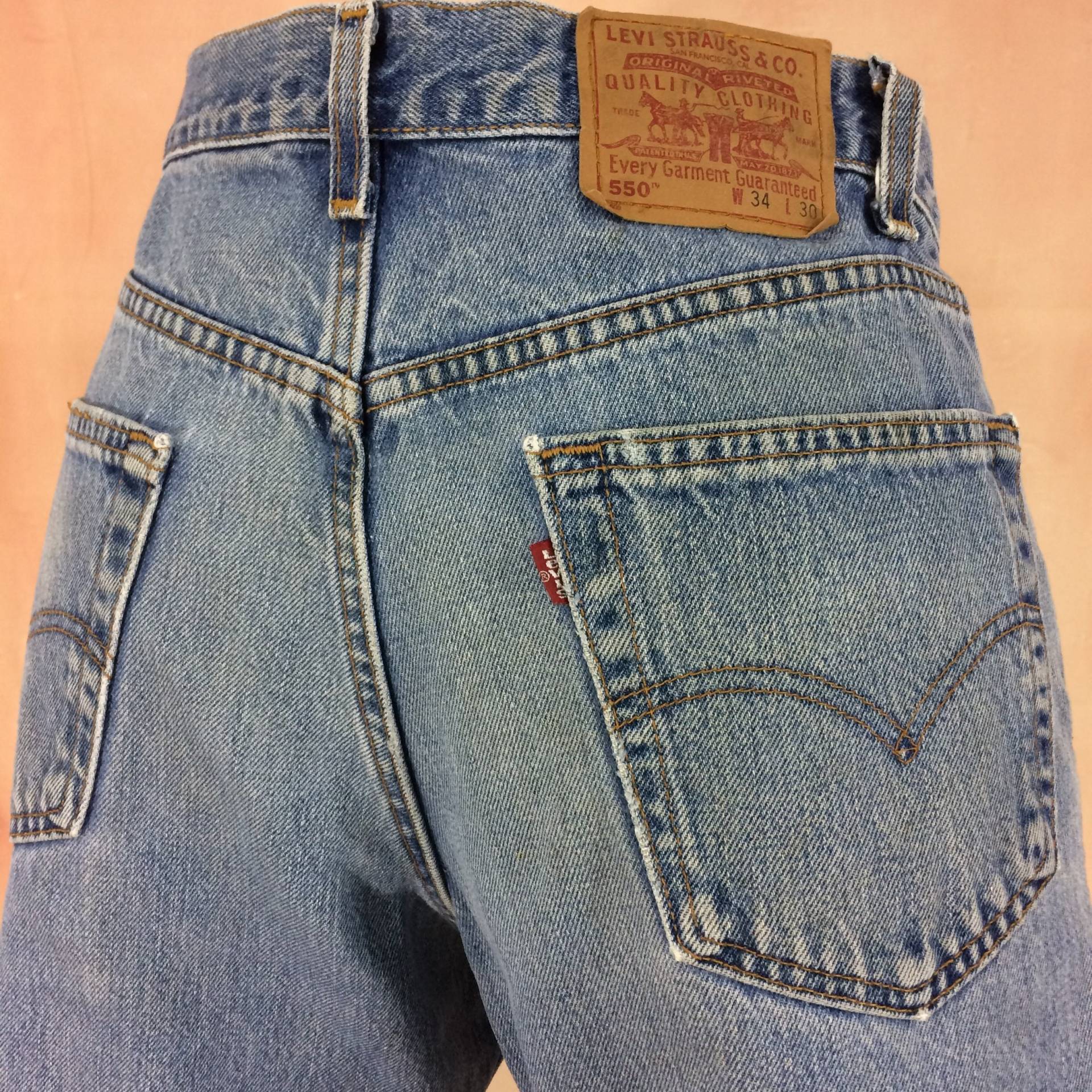 Größe 32 Vintage Distressed Levis 550 Damen Jeans High Rise Leichte Waschung Entspannte Passform Gerades Bein Y2K's Mom Boyfriends Made in Usa von AberyApparelClothing