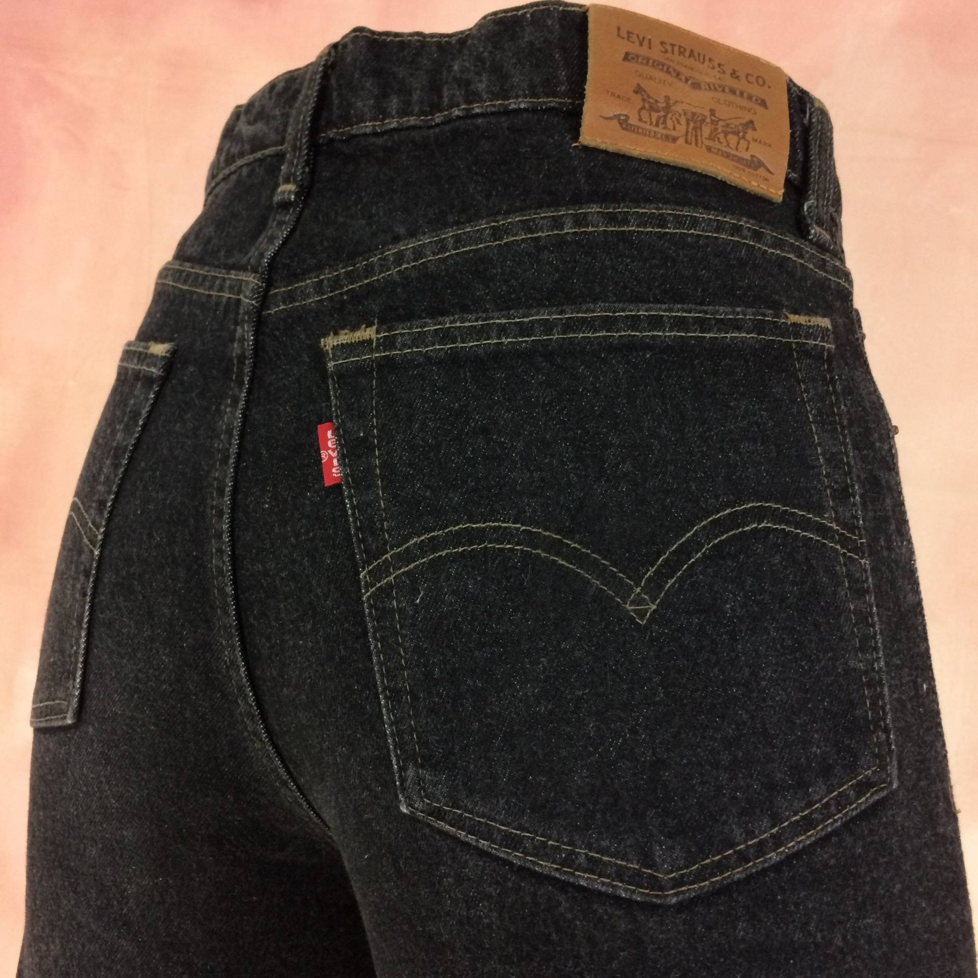 Sz 30 Vintage Levi's 626 Damen Jeans W30 L31 Hohe Taille Slim Fit Tapered Bein Freundinnen Mom Skinny Made in Japan von AberyApparelClothing