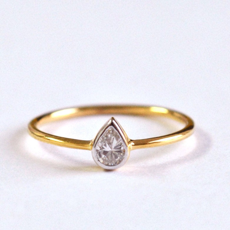 0, 20 Karat Minimaler Birnendiamantring, 14K 18K Solid Gold Ring, Abschlussgeschenk Für Töchter, Lünette Set Solitär Hochzeit Verlobungsring von AbhikaJewels