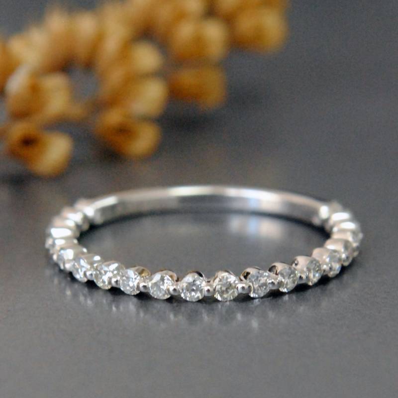 1, 5 Mm Zwei-Drittel-Eternity-Naturdiamantband, Gerades Single-Prong-Band Aus 14K 18K Massivgold, Gemeinsamer Prong-stapel-Ehering von AbhikaJewels