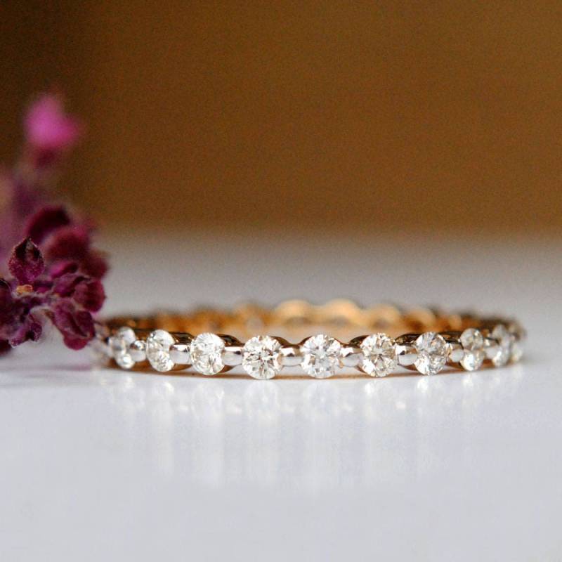 2 Mm Voller Eternity Naturdiamant Ehering, 14K 18K Solid Gold Gemeinsame Prong Diamantring, Verlobung Hochzeit Stapelbarer Brautring von AbhikaJewels