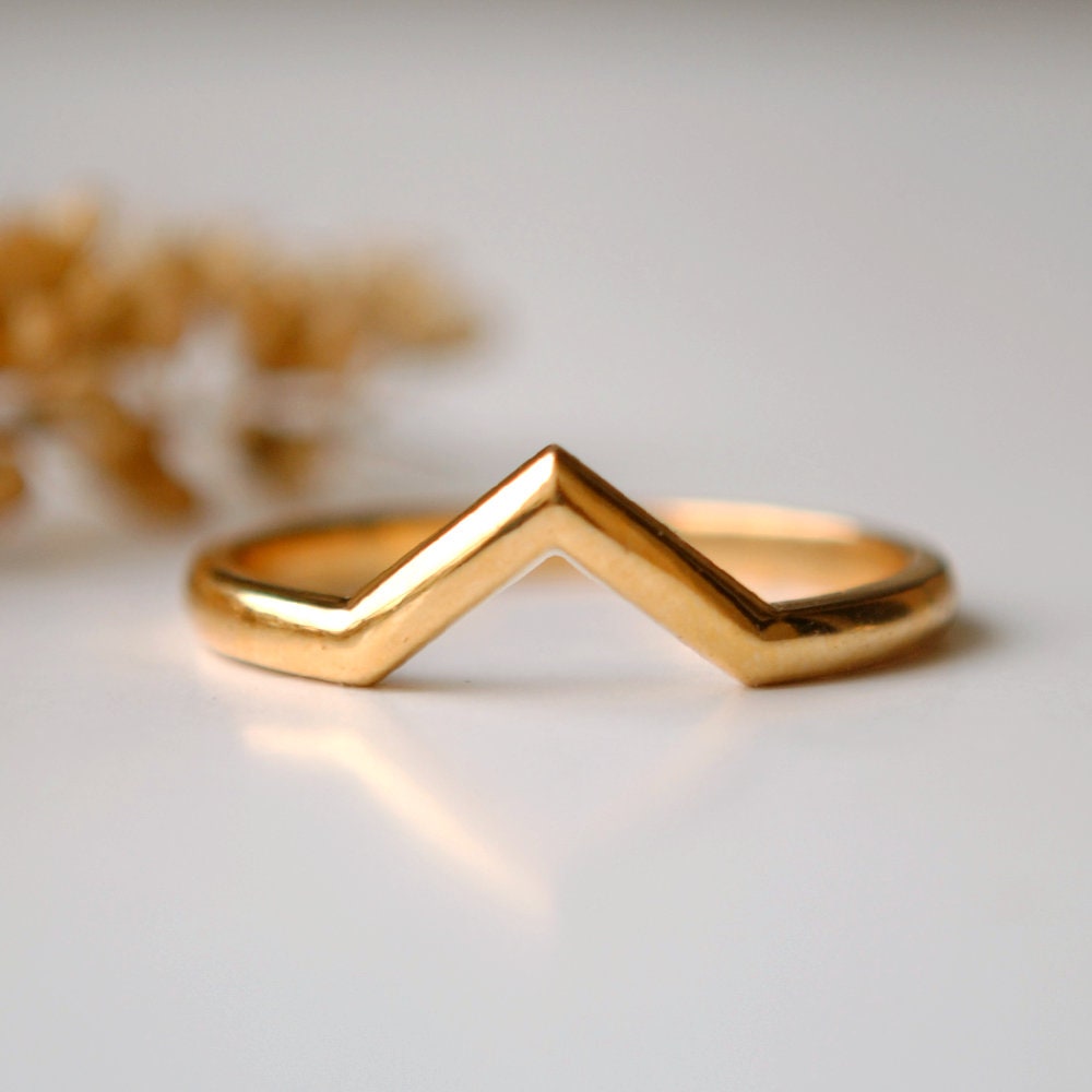 2mm 14K Massivgold V-Ring, Chevron Stapel Ehering, Gold Midi Knuckle Daumenring von AbhikaJewels