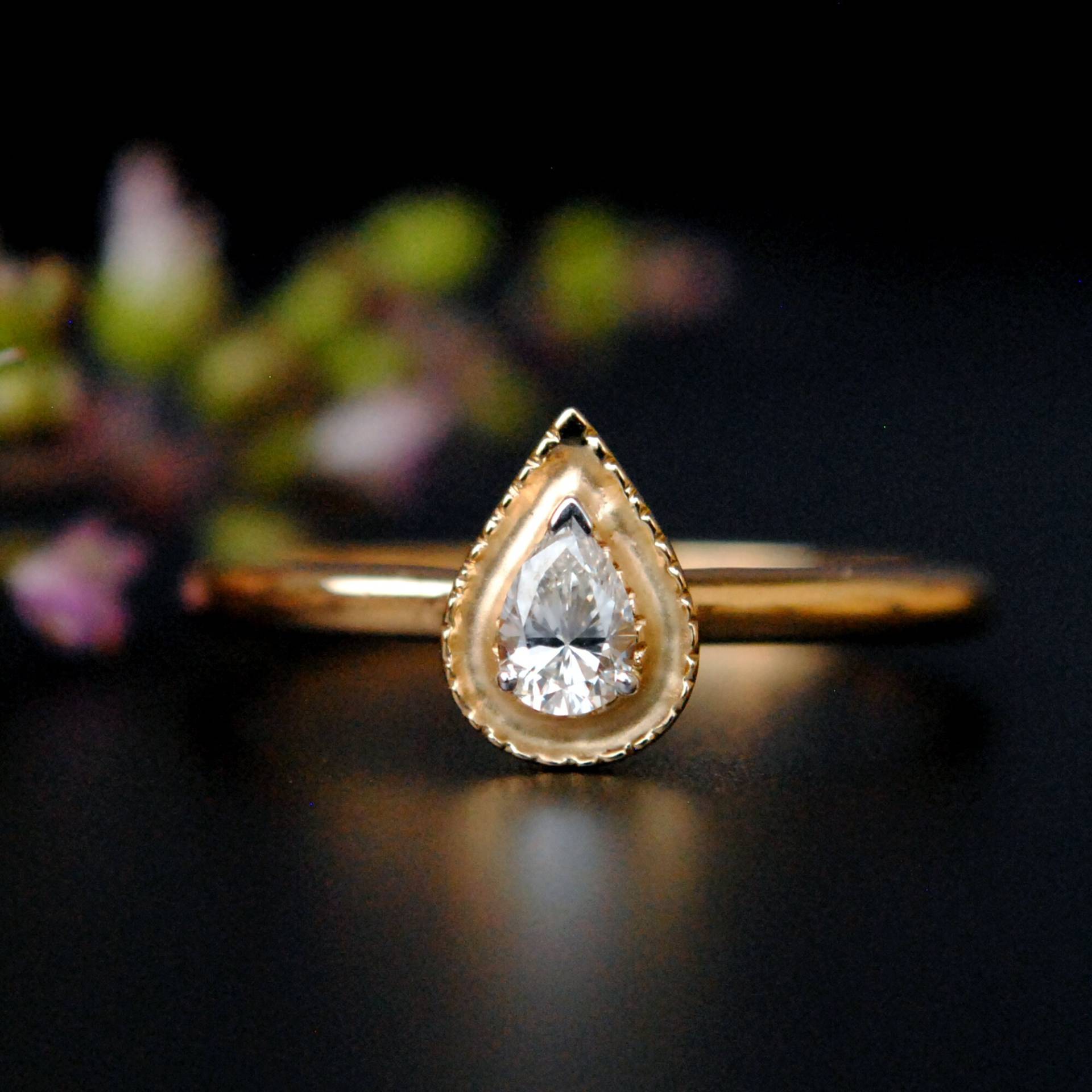 Birne Diamant Halo Verlobungsring Aus 14K Solidem Gold, Milligrain Gold Hochzeit von AbhikaJewels