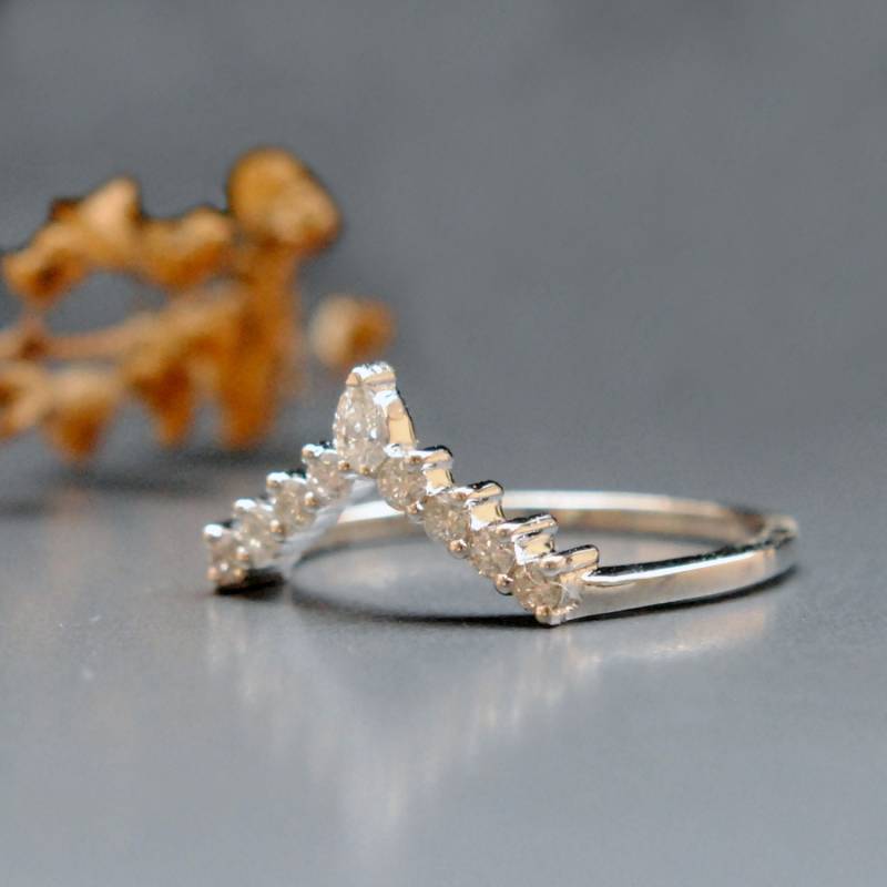 Birne & Runde Diamant V Ring, 14K Gold Stapelbar Chevron Ehering, Braut Tiara Verlobung Stapelring Birne & Runde Diamant V Ring, 14K Gold Stapelbar Chevron Ehering, Braut Tiara Verlobung Stapelring von AbhikaJewels