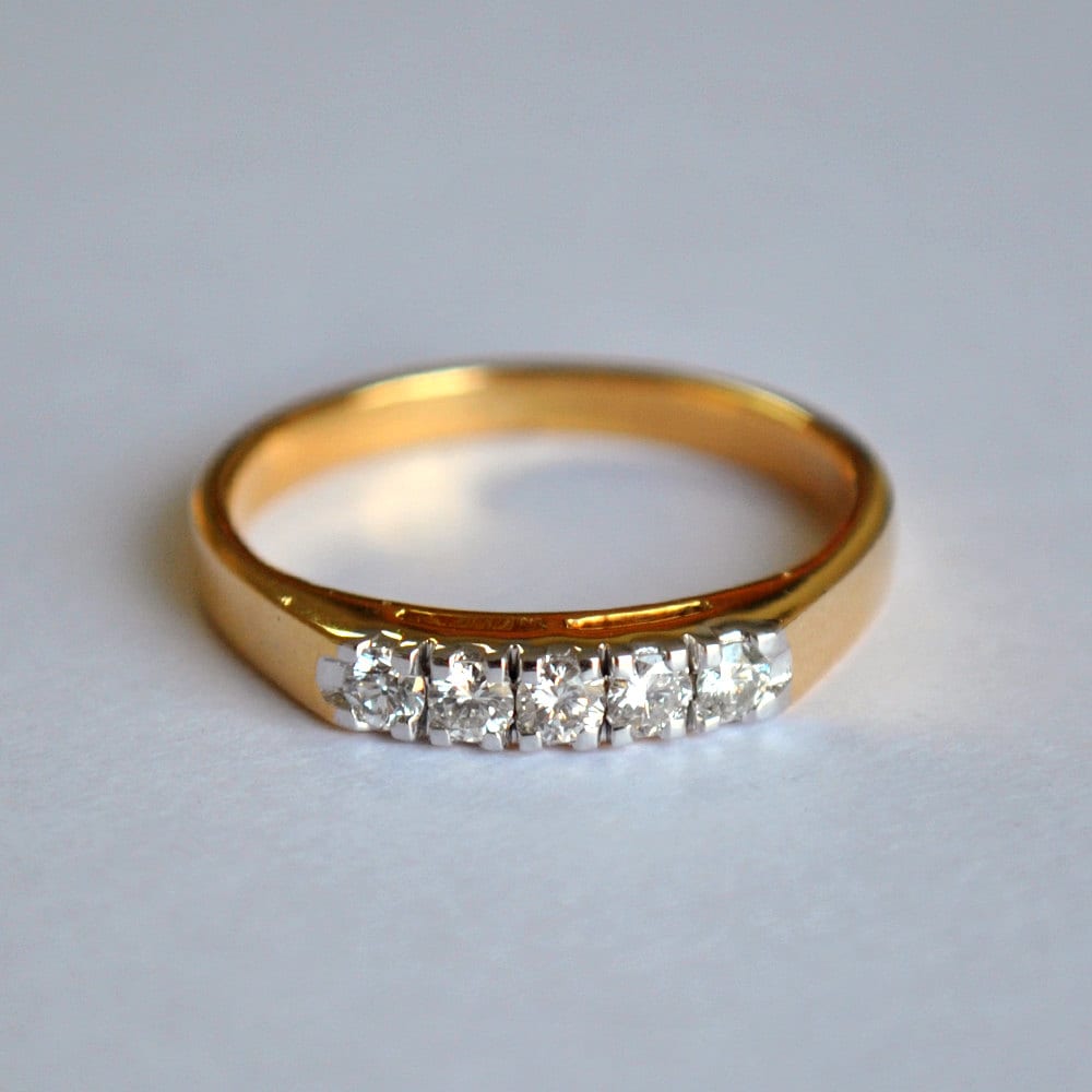 Fünf Stein Diamant Bandring , 14K Gelbgold Reisering Breiter Sein Und Ihr Band von AbhikaJewels