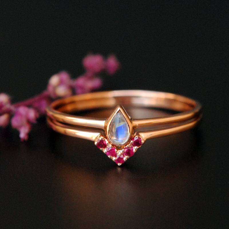 Mondstein Rubin Ring Set Birne Verlobungsring 14K 18K Rose Gelb Weiß Gold von AbhikaJewels