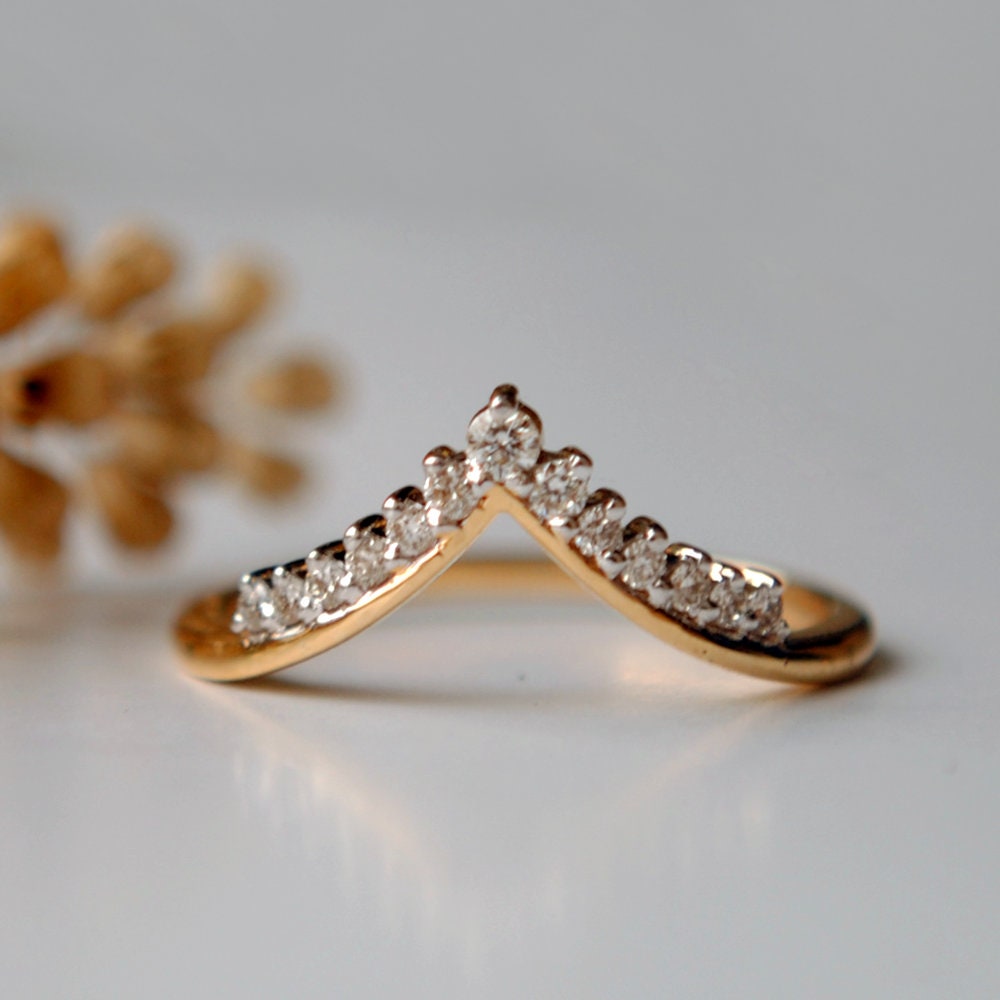 Natürlicher Diamant Chevron Tiara Ring, 14K 18K Gold Wishbone Braut V Ehering, Prong Kronenstapel Band, Verschachtelungsring, Ring Für Die Rechte Natürlicher Diamant Chevron Tiara Ring, 14K 18K Gold Wishbone Braut V Ehering, Prong Kronenstapel Band, Verschachtelungsring, Ring Für Die Rechte von AbhikaJewels