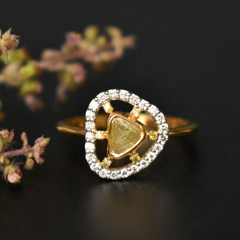 Natürlicher Gelber Rohdiamant Verlobungsring, 14K Solid Gelbgold Diamant Halo Ring, Einzigartiger Rohdiamantring, Unikat Ring von AbhikaJewels