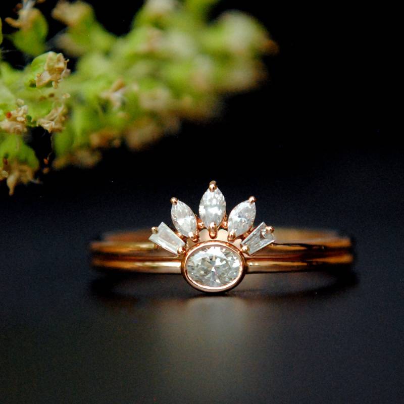 Oval Diamant Verlobungsring Mit Baguette Und Marquise Curved Band Ehering Set von AbhikaJewels