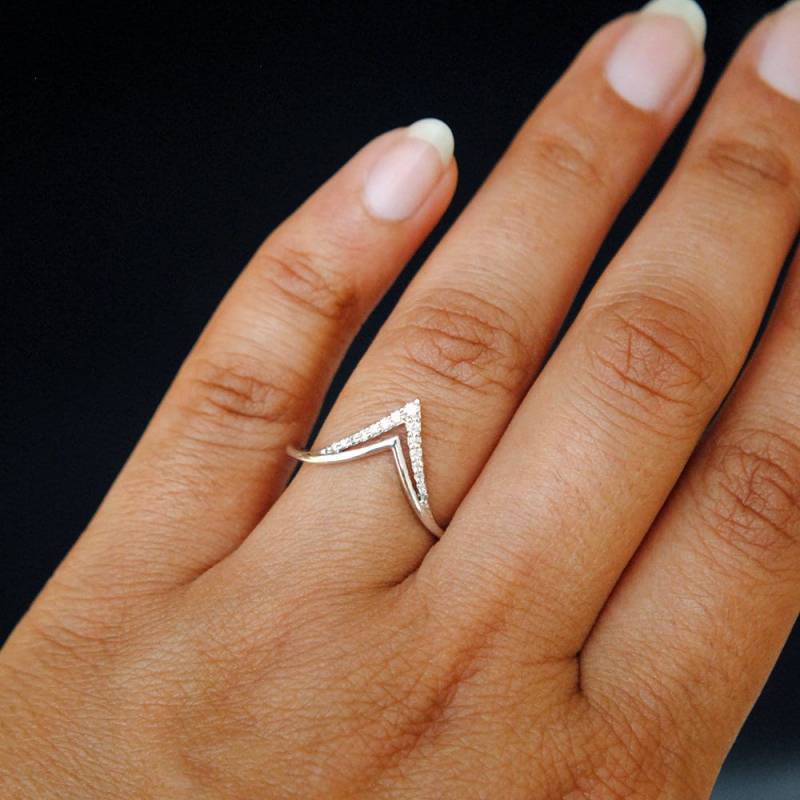 Tiefe Chevron V Diamant Ring, 14K 18K Solid Gold Stapelbar Doppel Ehering, Brautschmuck, Custom Fit Nesting Ehering von AbhikaJewels