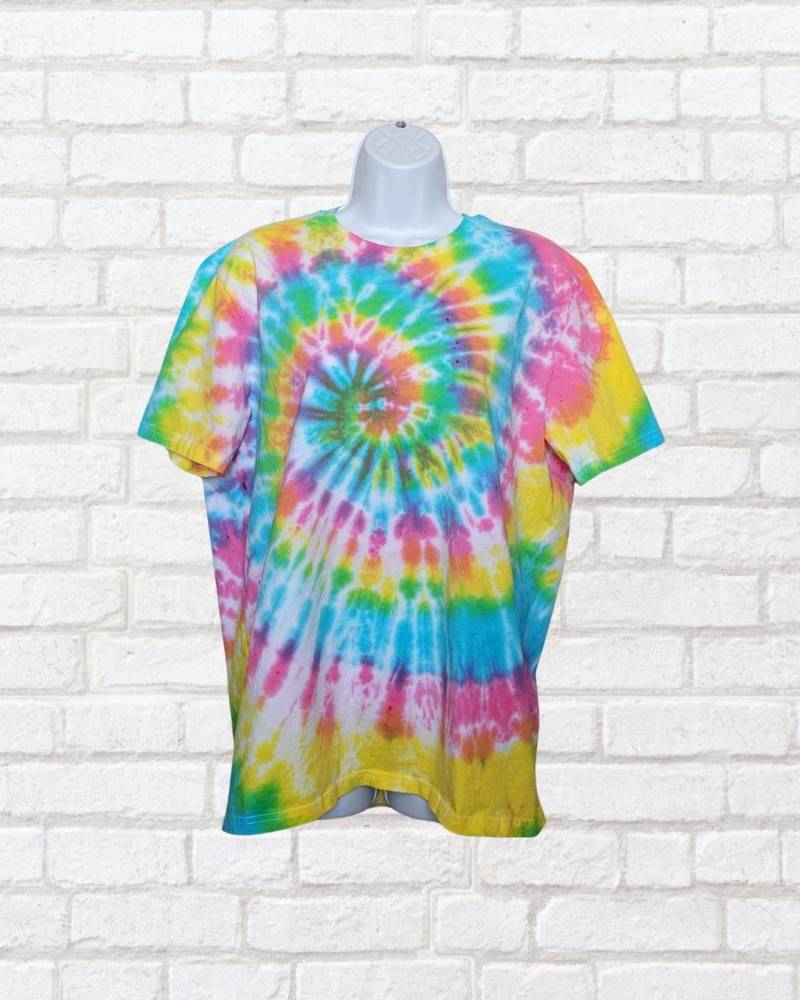 Regenbogen Batik Shirt | Bio Baumwolle Lebendige Unisex Kleidung von AbiDashery