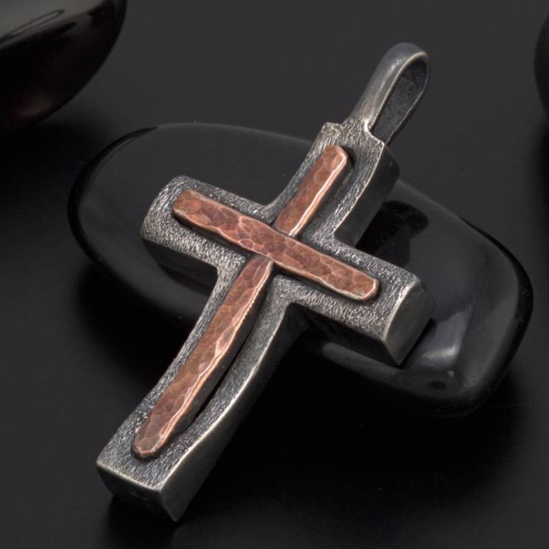 Herren Sterling Silber Kreuz Anhänger, Gehämmert Kupfer Akzent P-112 von AbiMJewelry