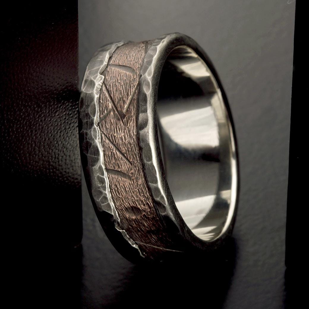 Rustikaler Silber & Kupfer Herren Ehering Strukturierter Statement Ring Rs-1269 von AbiMJewelry