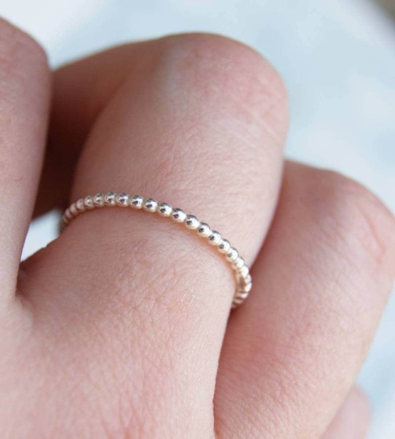 Sterling Silber Kugel Ring, Dünne Silberring, Schichtring, Stapelbare Ring von AbigailJewellery