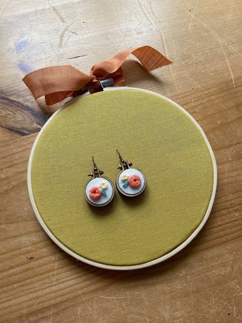 Ohrring Display Hoop von AbigailRoseCreative