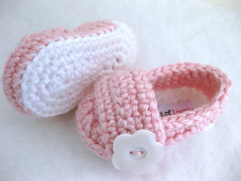 Baby-Mädchen Baby Schuhe/Hausschuhe Booties - White & Pink, Flower Größe Ihrer Wahl | Neugeborenen 12 Monate Foto-stütze Häkeln von AbitofLovely