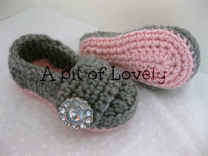 Frühling Baby Mädchen Schuhe/Socken - Pink & Grau Größe Ihrer Wahl | Neugeborenen 12 Monate Foto-Prop Kleidung von AbitofLovely