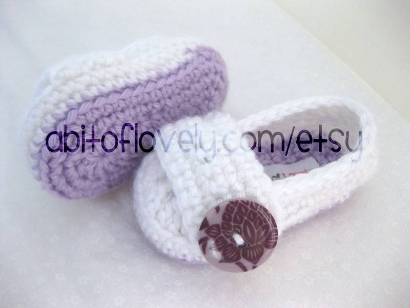 Ostern Baby Kleinkind Mädchen Schuhe/Hausschuhe Booties - Lila & Weiß Größe Ihrer Wahl | Neugeborenen 12 Monate Foto-Prop Kleidung von AbitofLovely