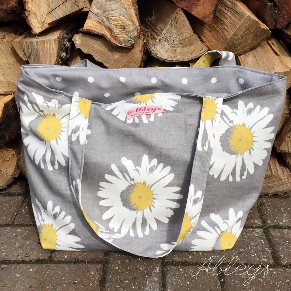 Graue Große Tragetasche - Daisy Bag Tote Bag, Shopper, Stofftasche, 100% Baumwolle Graue Große Tragetasche - Daisy Bag Tote Bag, Shopper, Stofftasche, 100% Baumwolle von Ableyshandmadegifts