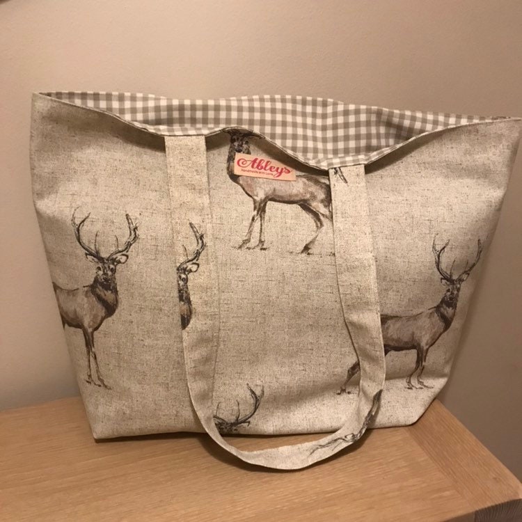 Hirsch Print Große Einkaufstasche Wendetasche Aus Stoff Hirsch Print Große Einkaufstasche Wendetasche Aus Stoff von Ableyshandmadegifts