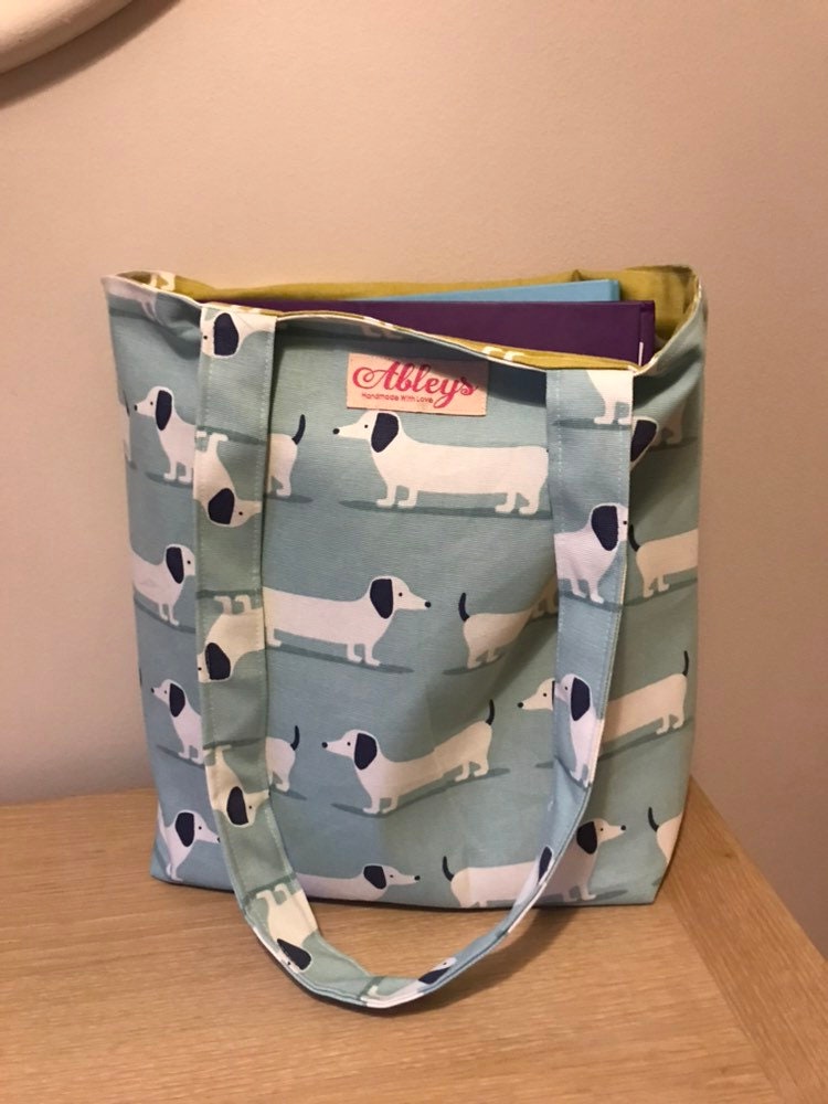 Dackel Stoff Einkaufstasche, Große Wendetasche Dackel Stoff Einkaufstasche, Große Wendetasche von Ableyshandmadegifts