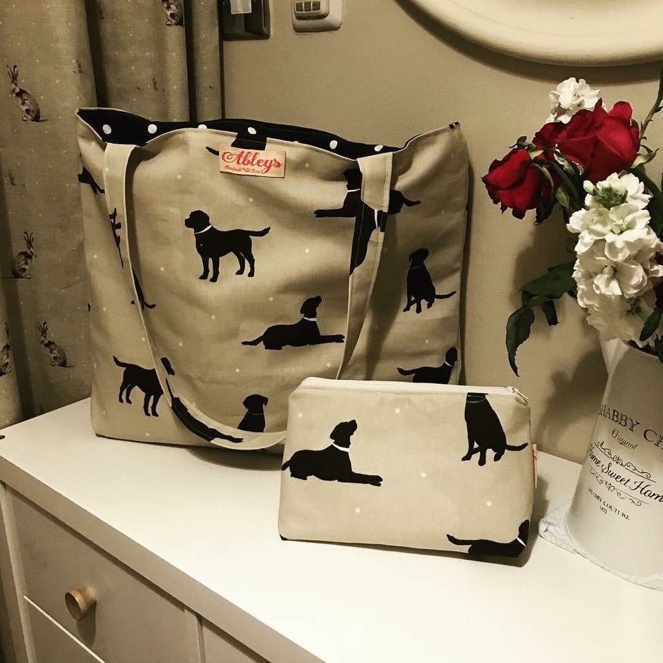 Labrador Stoffbeutel Plus Passende Schminktasche, Strandtasche, Einkaufstasche, Beutel, Große Stoffbeutel, Geschenkset Labrador Stoffbeutel Plus Passende Schminktasche, Strandtasche, Einkaufstasche, Beutel, Große Stoffbeutel, Geschenkset von Ableyshandmadegifts