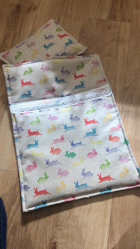 Handgefertigtes Puppenwagen Set Kissen & Decke von Ableyshandmadegifts
