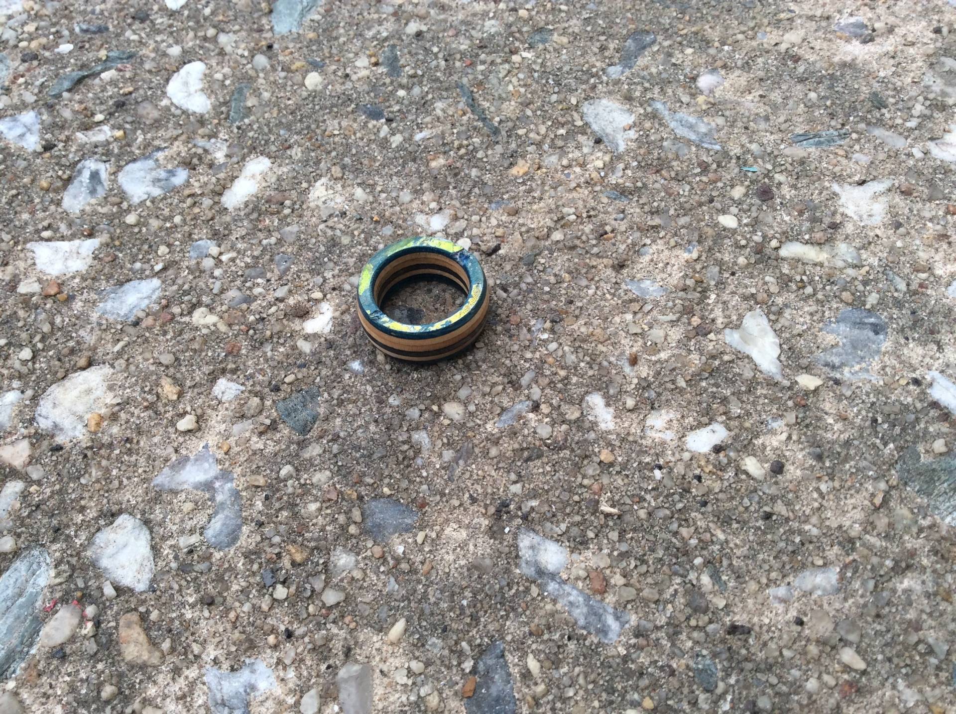 Blau Schwarzer Skateboard Ring | Grösse 5.5 Blau Schwarzer Skateboard Ring | Grösse 5.5 von AbndndBoardCreations