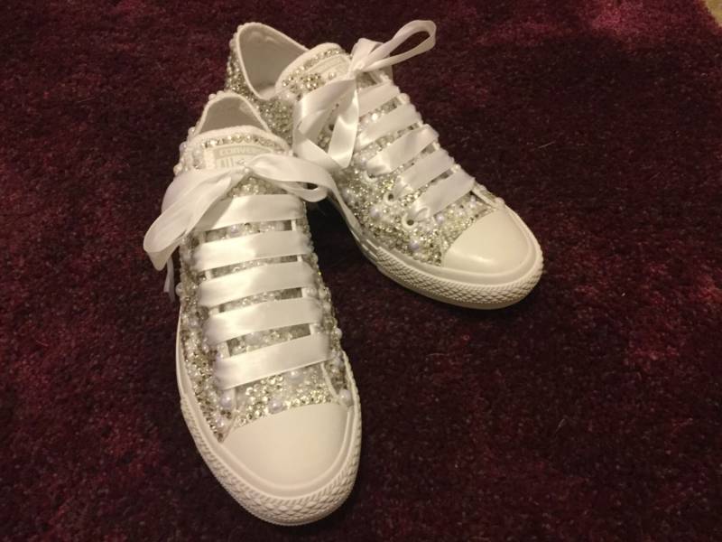 Erweiterte Größen 10, 5 + Swarovski Diamant | Kristall & Perlen Deluxe Blinged Out Converse - Perfekt Für Die Bride Hochzeitsstil von AboutThatBlingLife