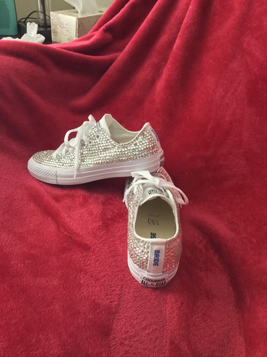 Perfekt Für Ihre Hochzeit | Erweiterte Größen > 10 Benutzerdefinierte Stickerei - Swarovski Kristall Blinged Out Converse Womens Low Tops Perfekt Für Ihre Hochzeit | Erweiterte Größen > 10 Benutzerdefinierte Stickerei - Swarovski Kristall Blinged Out Converse Womens Low Tops von AboutThatBlingLife