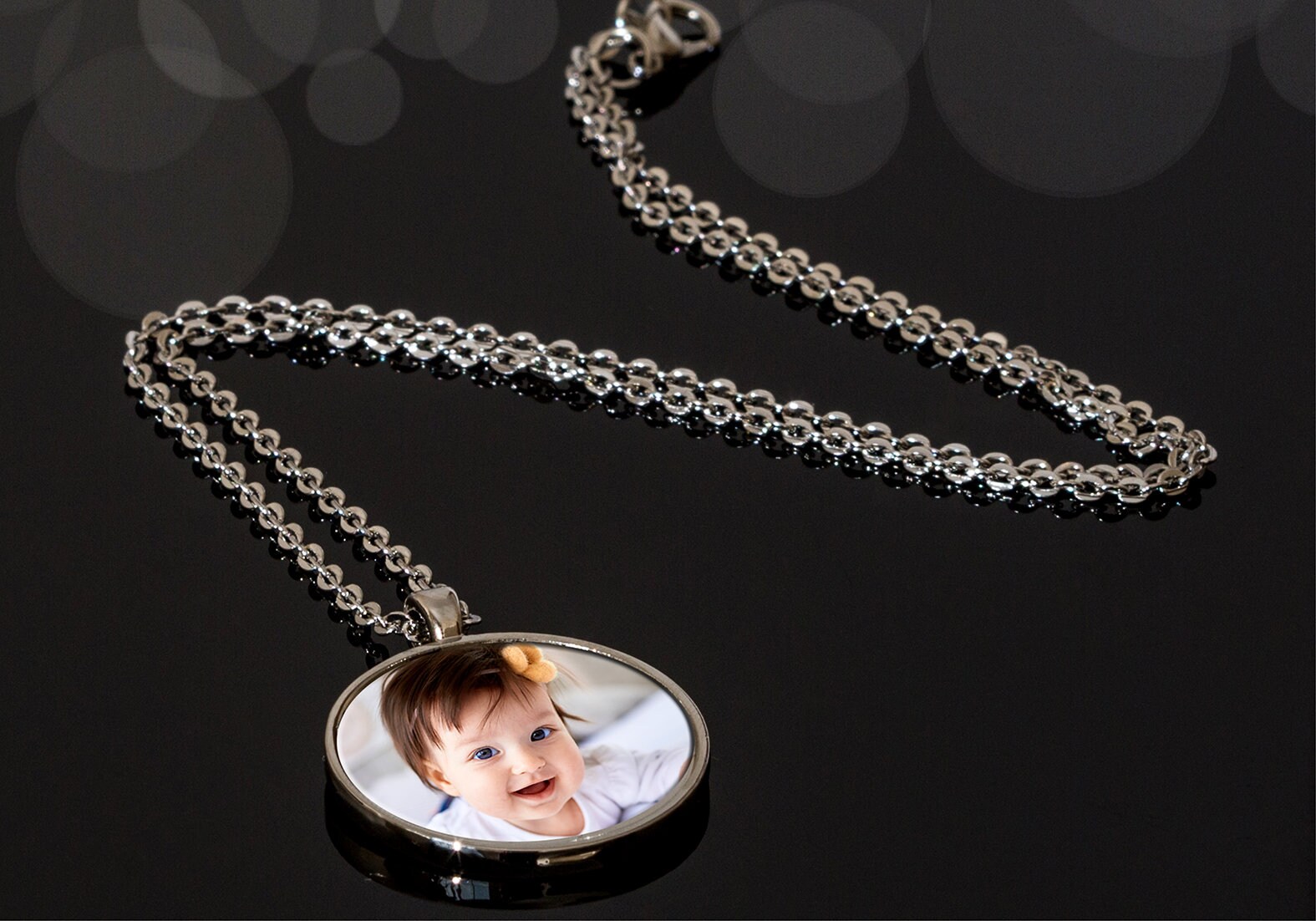 Runder Anhänger Halskette/Personalisierte Fotoanhänger Runder Anhänger Halskette/Personalisierte Fotoanhänger von AboutYouGiftsUK