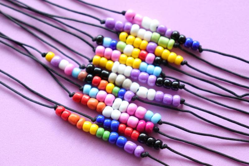 Dezentes Lgbtqia+ Pride Flag Armband Zum Selber Knoten - Personalisierbar von Aboutagirldesignx