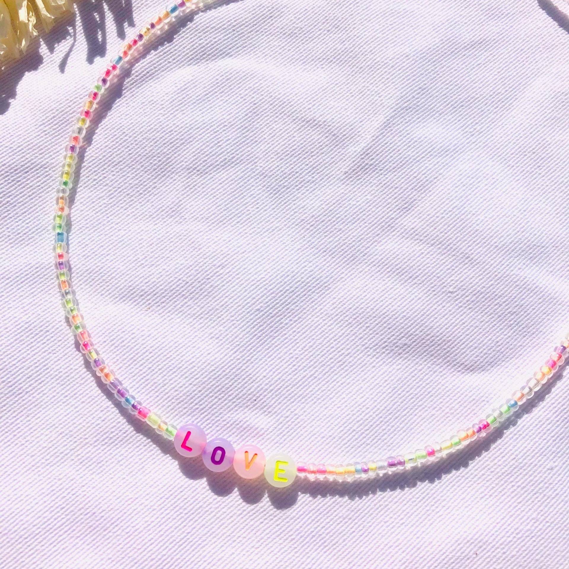 Funky Collection Personalisierte Kette "Bead It"-Kette Leuchtet Im Dunkeln-Sommer Kette-Bunte Perlenkette-Festival Schmuck-Personalisiert von AbrakadabraSteineDE