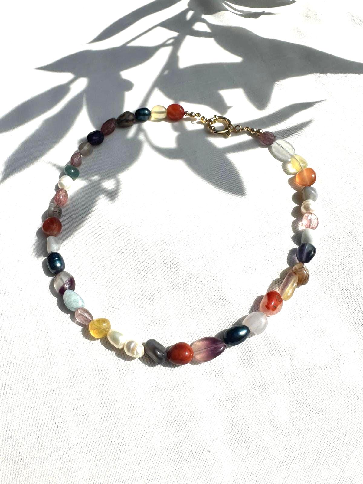 Perlenkette"Colourful"-Edelsteinkette-Vergoldete Kette-Kette Aus Heilstein-Bunte Kette-Geschenkidee Frau-Perlenkette-Talisman-Sommerschmuck von AbrakadabraSteineDE