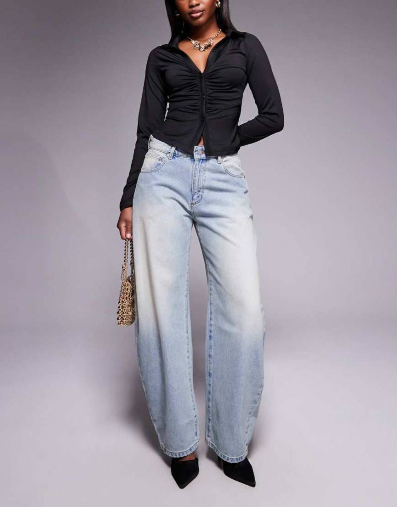 Abrand Jeans - 95 - Barrel-Jeans in heller Vintage-Waschung mit mittlerem Bund-Blau Abrand Jeans - 95 - Barrel-Jeans in heller Vintage-Waschung mit mittlerem Bund-Blau von Abrand Jeans
