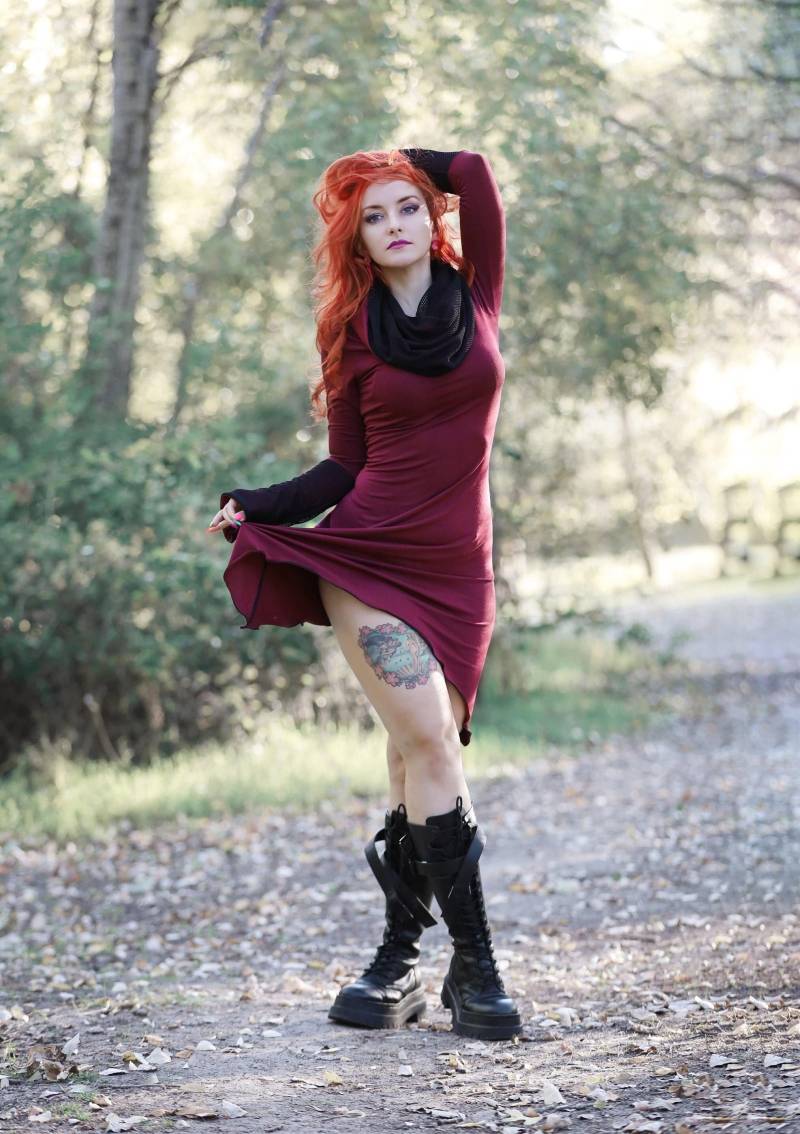 Bordeaux Pixie Kapuzen-Tunika-Kleid. Winter Langarm Wasserfallausschnitt Kleid. Feenkleid. Elfen Kapuzenkleid. Kleidung. Boho Goth von AbstractikaCrafts