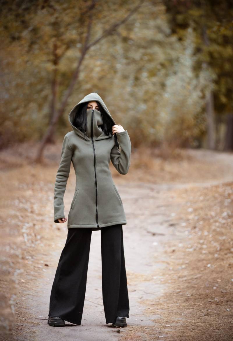 Elfen-Wintermantel Mit Kapuze Und Wasserfallausschnitt. Elfenhafte Winter-Sweatjacke Reißverschluss. Lange Pixie-Kapuzenjacke. Gothic-Winterjacke von AbstractikaCrafts
