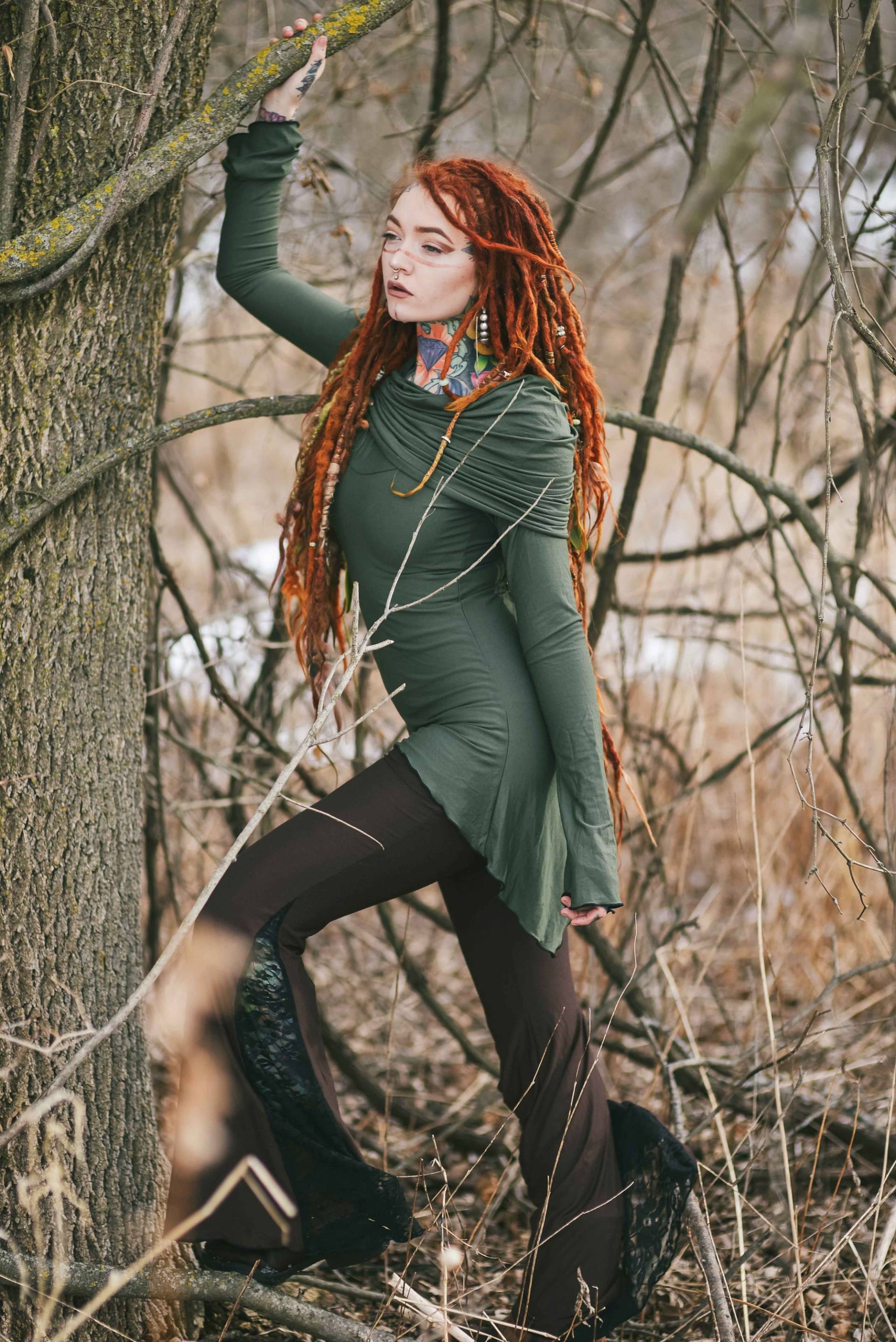 Grüner Kapuzenpullover Mit Ärmeln, Gothic-Kleid. Pixie-Tunika-Kleid. Feenkleid. Gothic-Kleidung. Pixie-Kleidung. Mittelalter-Kleid. Pixie-Kleid Grüner Kapuzenpullover Mit Ärmeln, Gothic-Kleid. Pixie-Tunika-Kleid. Feenkleid. Gothic-Kleidung. Pixie-Kleidung. Mittelalter-Kleid. Pixie-Kleid von AbstractikaCrafts