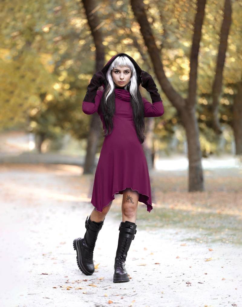 Weinrotes Thermo-Pixie-Kleid Mit Kapuze. Feenkleid. Tunika-Kleid Wasserfallausschnitt. Pixie-Kleidung. Boho-Elfenkleid von AbstractikaCrafts